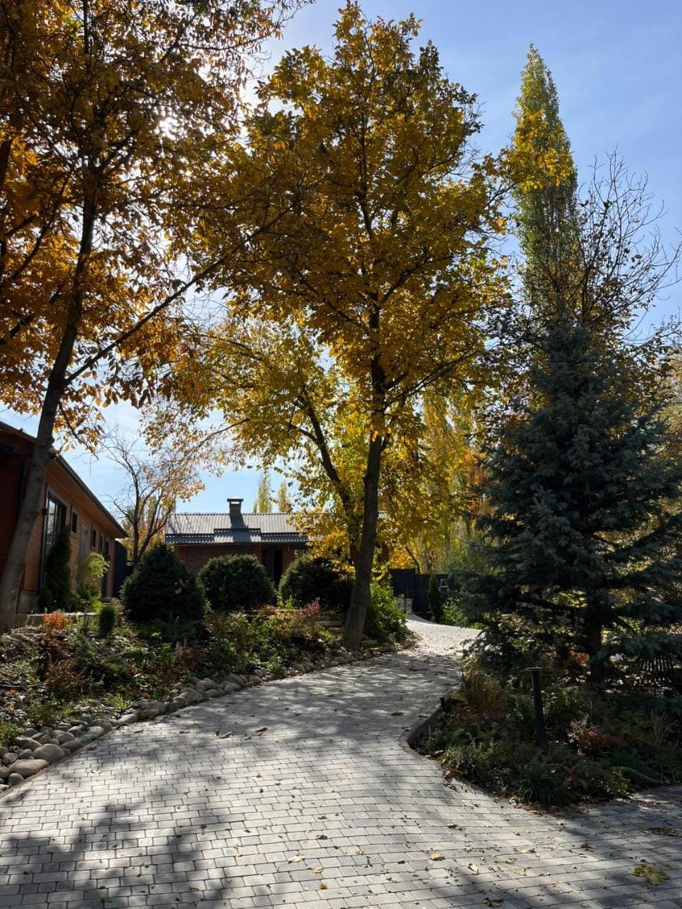 Garden, Quiet street view