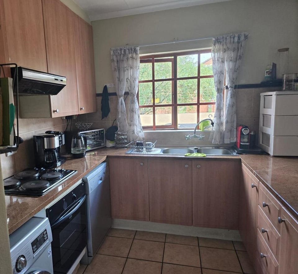 Entire Home - Relax - Work - Entertain - Private Apartment in Pretoria