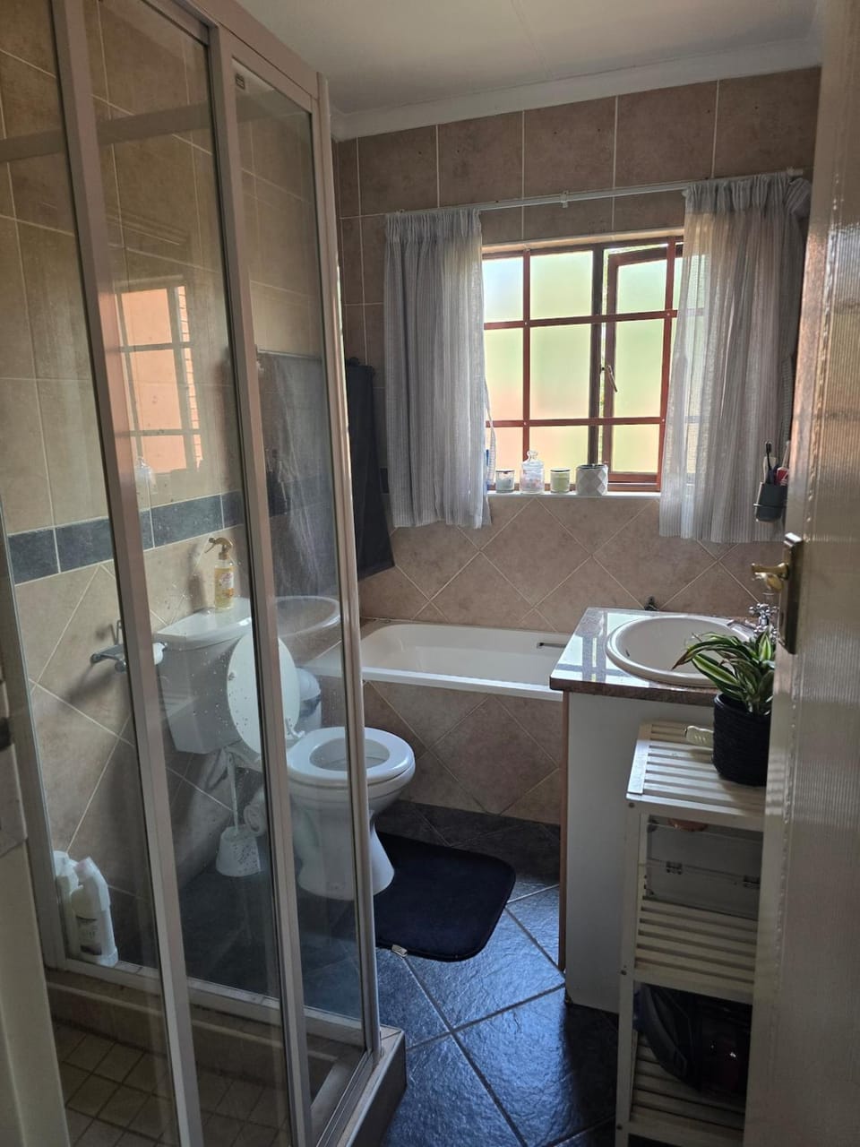 Entire Home - Relax - Work - Entertain - Private Apartment in Pretoria