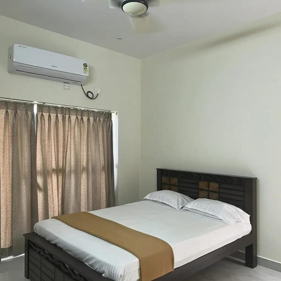 Bed, Photo of the whole room, Bedroom, air conditioner