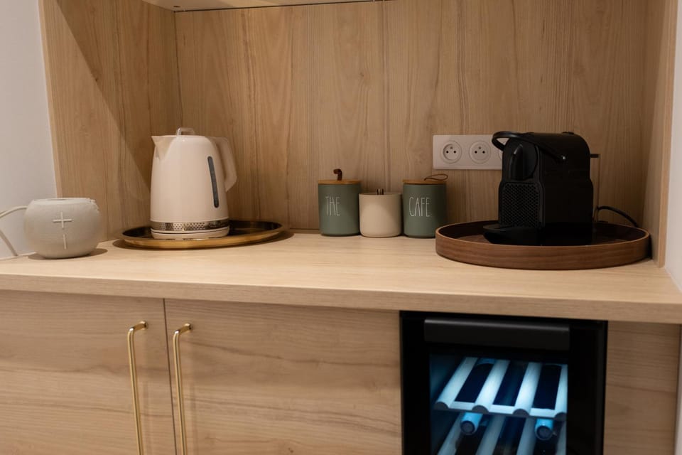 Coffee/tea facilities, Lounge or bar