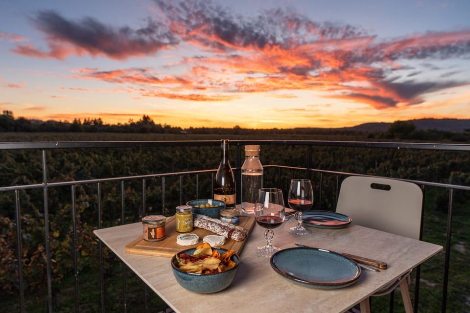 Natural landscape, View (from property/room), Balcony/Terrace, Dining area, Food, Dinner, Sunset