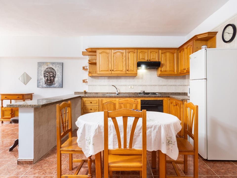 Kitchen or kitchenette, Dining area, oven, stove