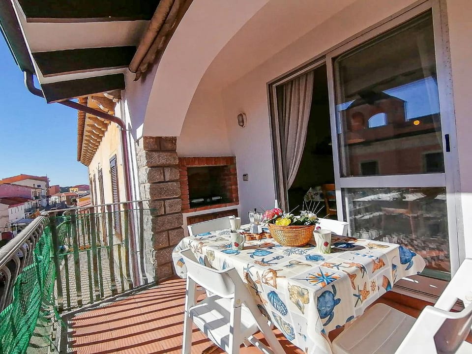 Balcony/Terrace, Street view, Breakfast