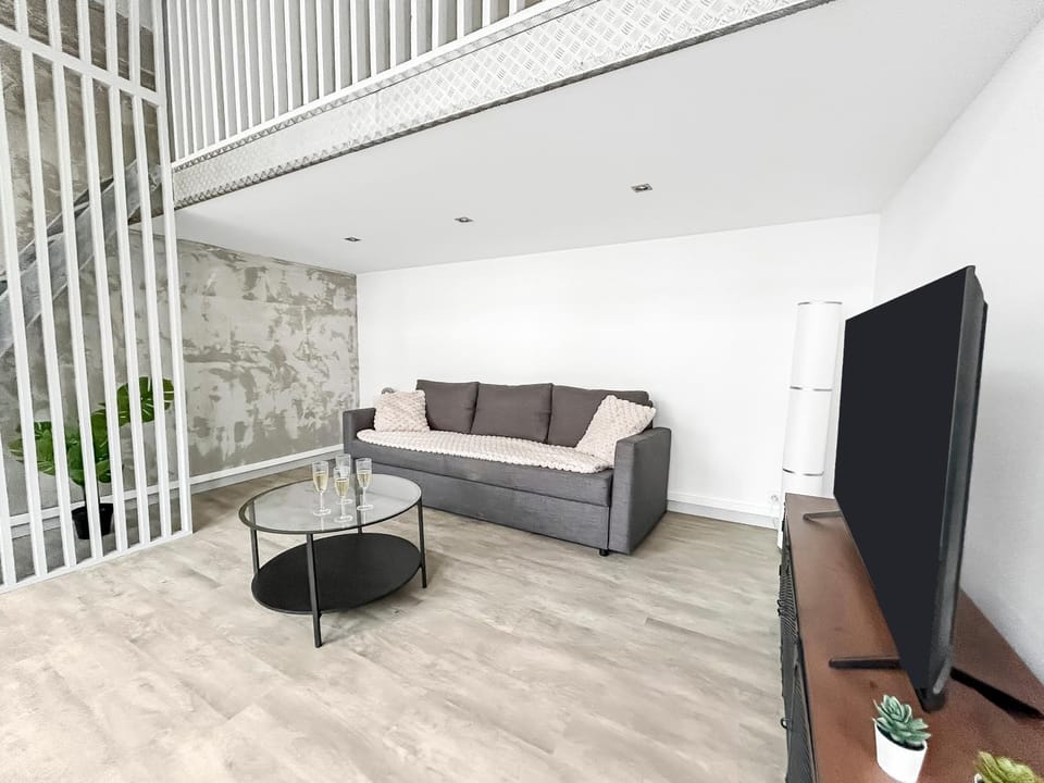 Loft cosy, Canapé-lit & Mezzanine, cœur de Cambrai Apartment in Cambrai