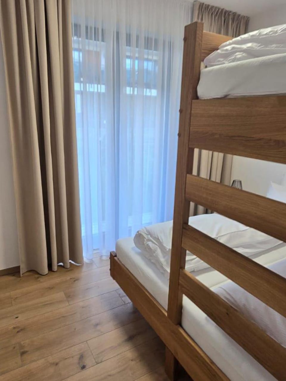 Bedroom, bunk bed
