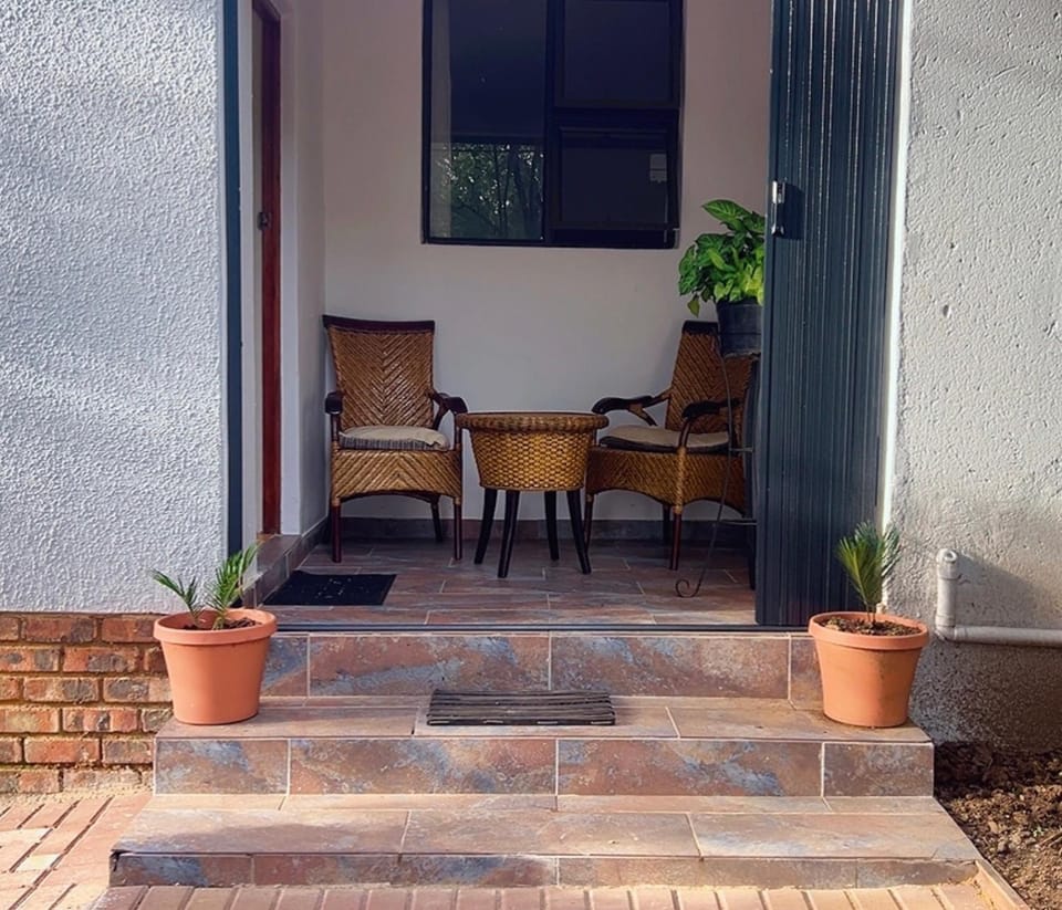 Patio, Facade/entrance