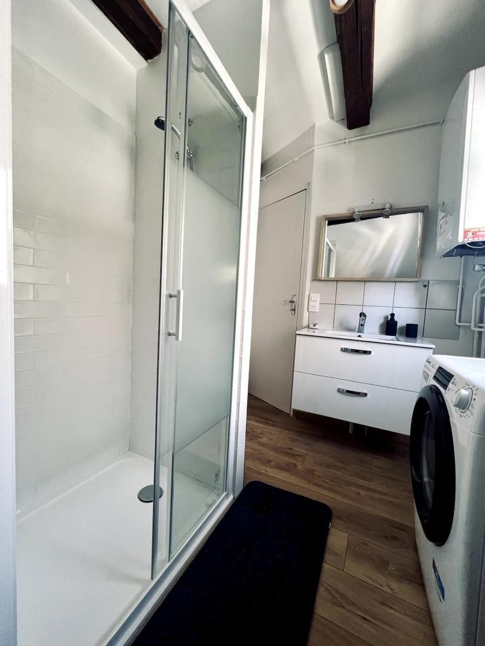 Shower, Bathroom, washing machine, dryer