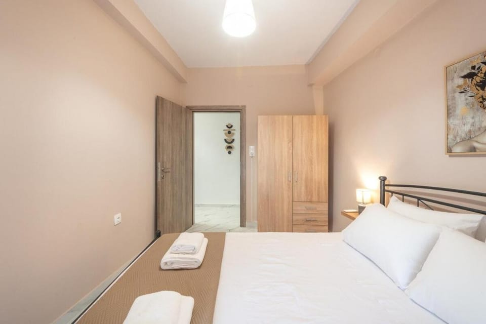 Bed, Photo of the whole room, Bedroom, towels, wardrobe