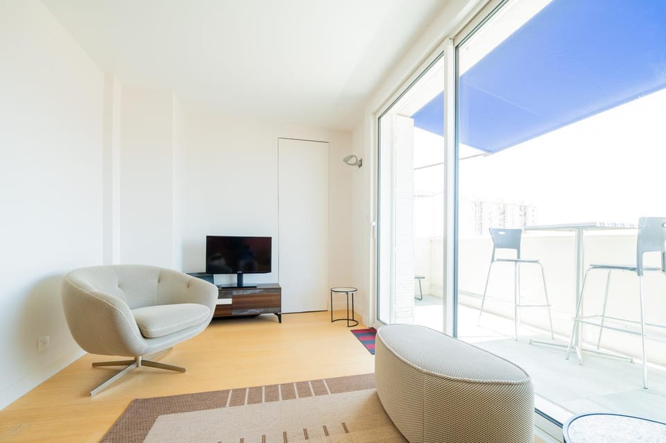 TV and multimedia, Seating area