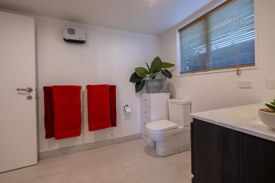 Toilet, Bathroom, towels