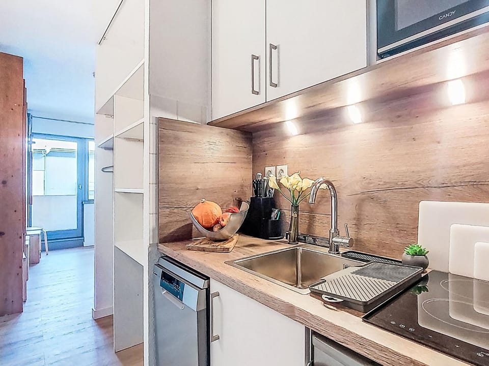 Kitchen or kitchenette