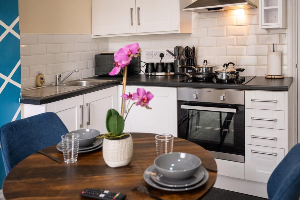 Kitchen or kitchenette, Dining area, stove, toaster