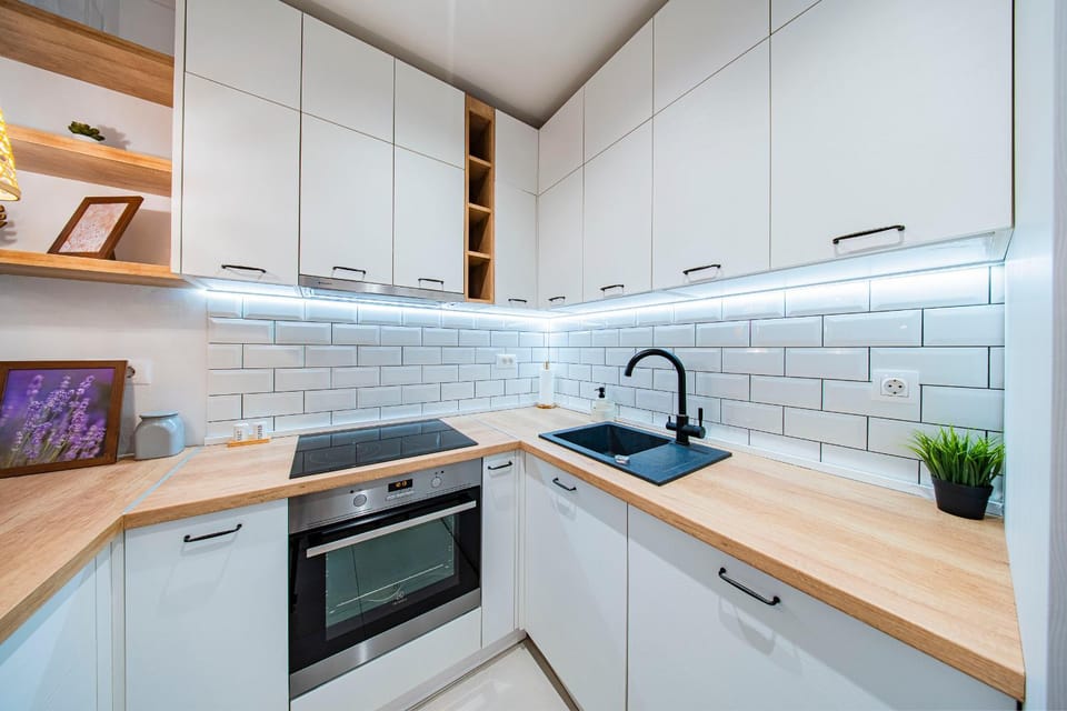 Kitchen or kitchenette, Decorative detail, dishwasher, heating, internet, oven, stove, kitchen