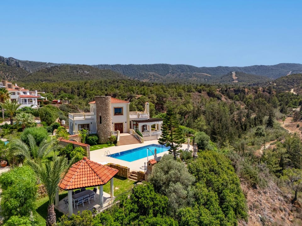 Property building, Spring, Day, Mountain view, Pool view, Swimming pool