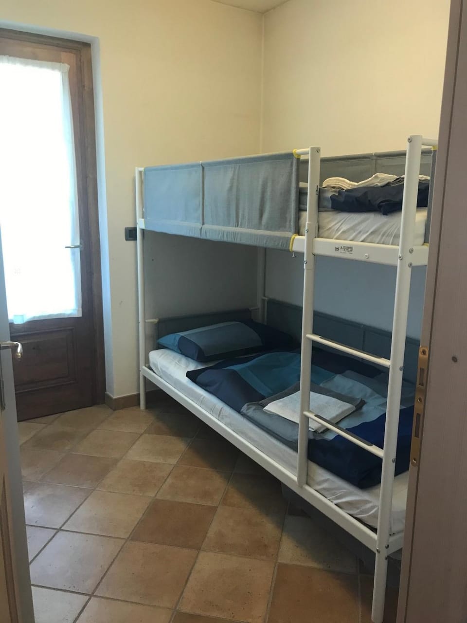 Bedroom, bunk bed