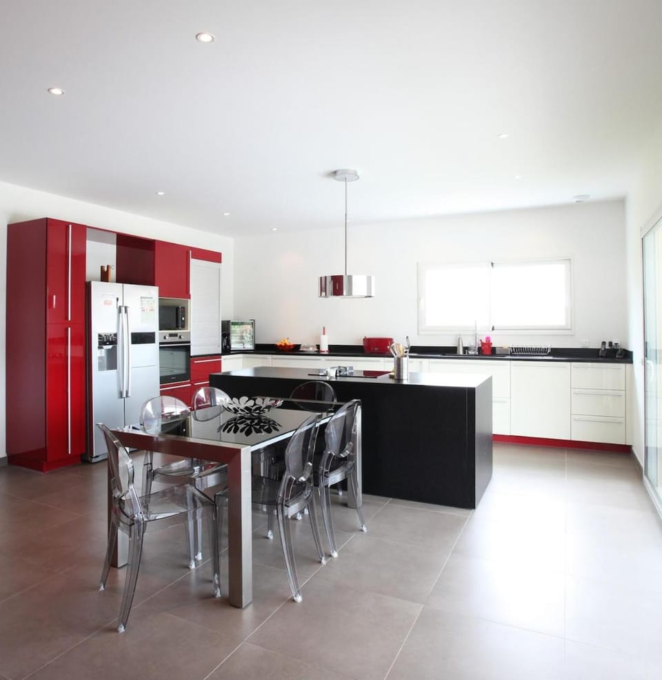 Kitchen or kitchenette, Dining area, dishwasher, oven, stove, toaster