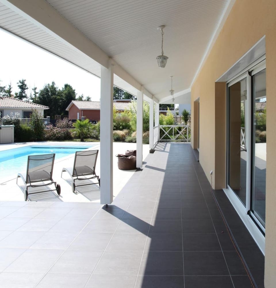 Pool view, Swimming pool, sunbed