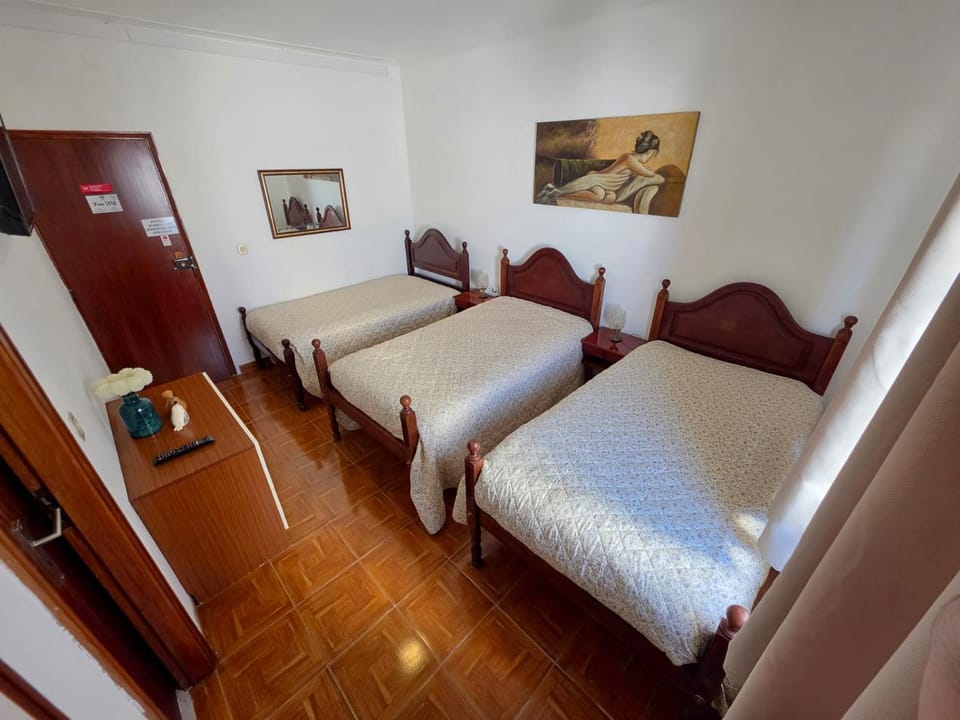 Bed, TV and multimedia, Photo of the whole room, Bedroom, wardrobe