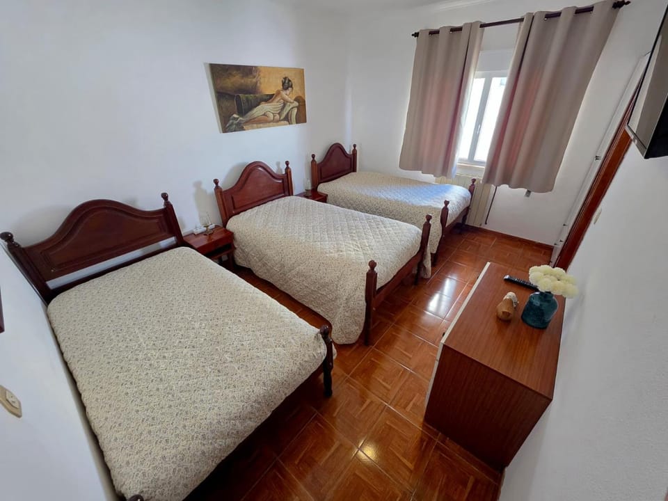 Bed, TV and multimedia, Photo of the whole room, Bedroom, wardrobe