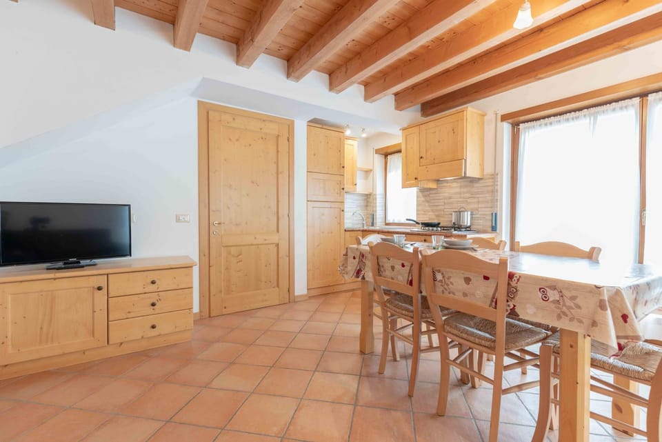 Kitchen or kitchenette, Living room, Seating area, stove