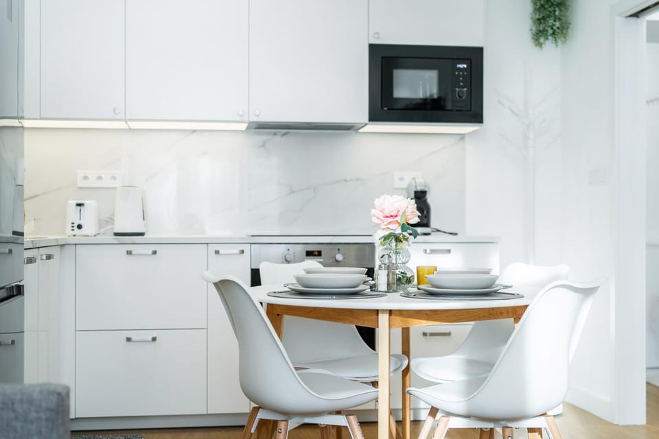 Kitchen or kitchenette, Dining area, stove