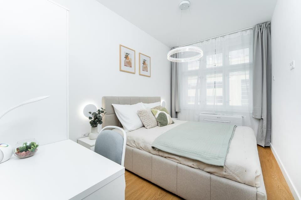 Bed, Living room
