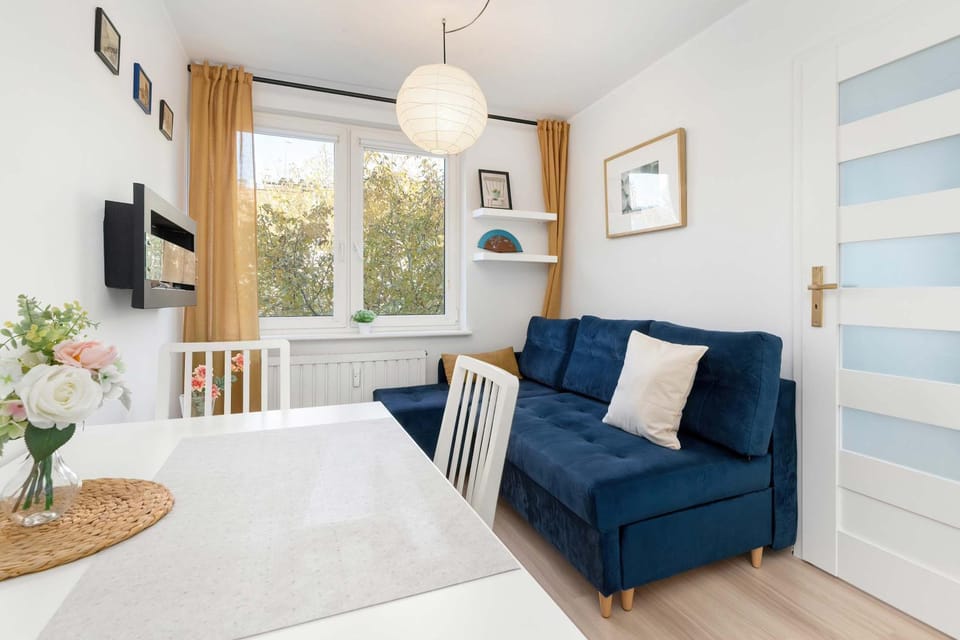 TV and multimedia, Living room, Photo of the whole room, Seating area, Evening entertainment, Bedroom