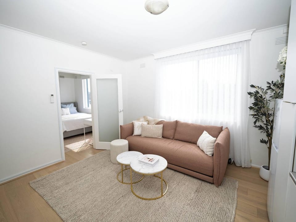 Living room, Photo of the whole room, Seating area