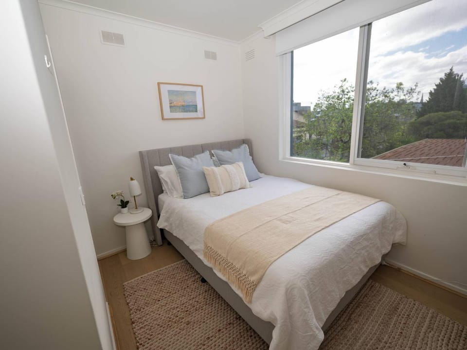Bed, Photo of the whole room, Decorative detail, Bedroom