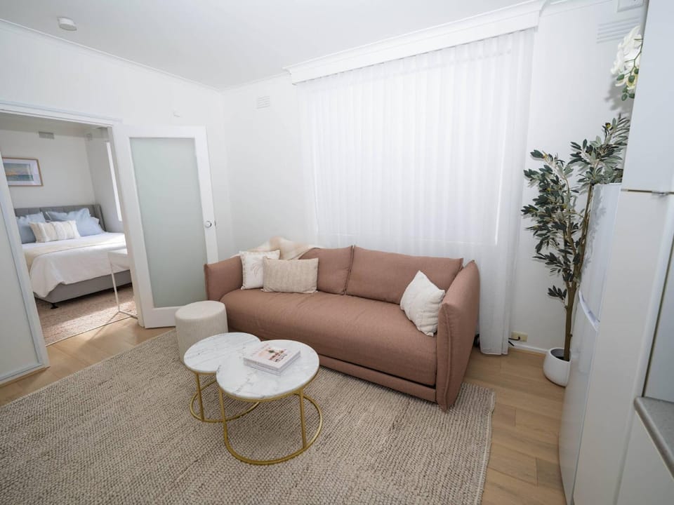 Living room, Photo of the whole room, Seating area
