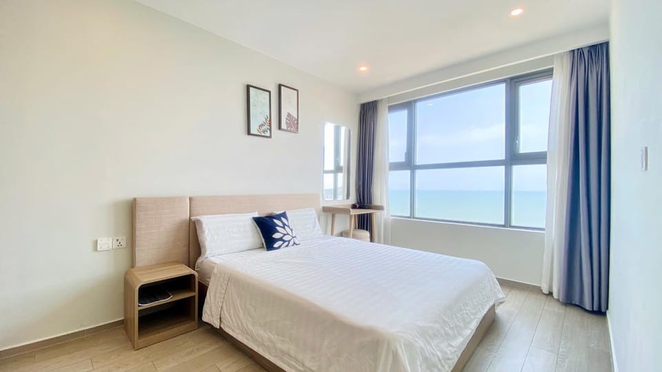 Bed, Natural landscape, Photo of the whole room, Bedroom, Sea view