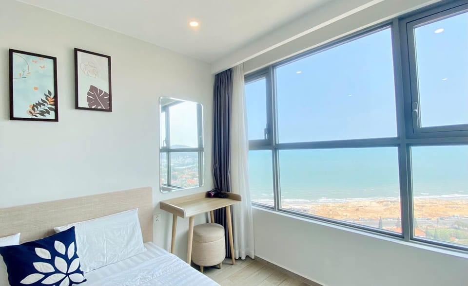 Bed, Natural landscape, View (from property/room), Balcony/Terrace, Living room, Photo of the whole room, Seating area, Beach, Bedroom, Sea view