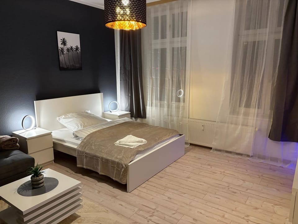 Bed, Photo of the whole room, Bedroom, towels