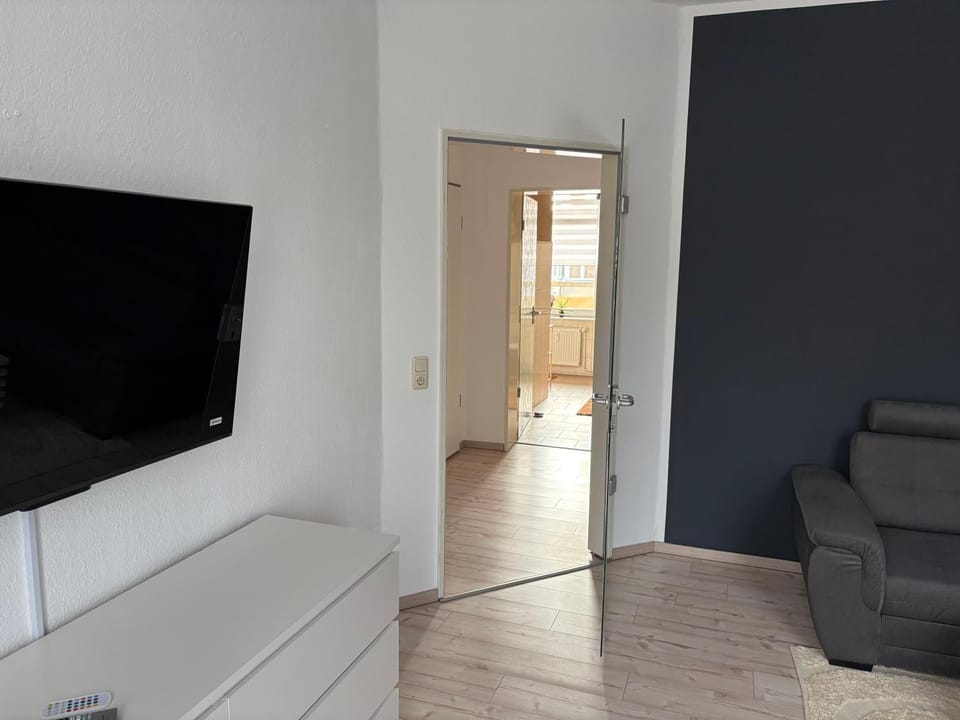 TV and multimedia, Living room, Seating area, Evening entertainment