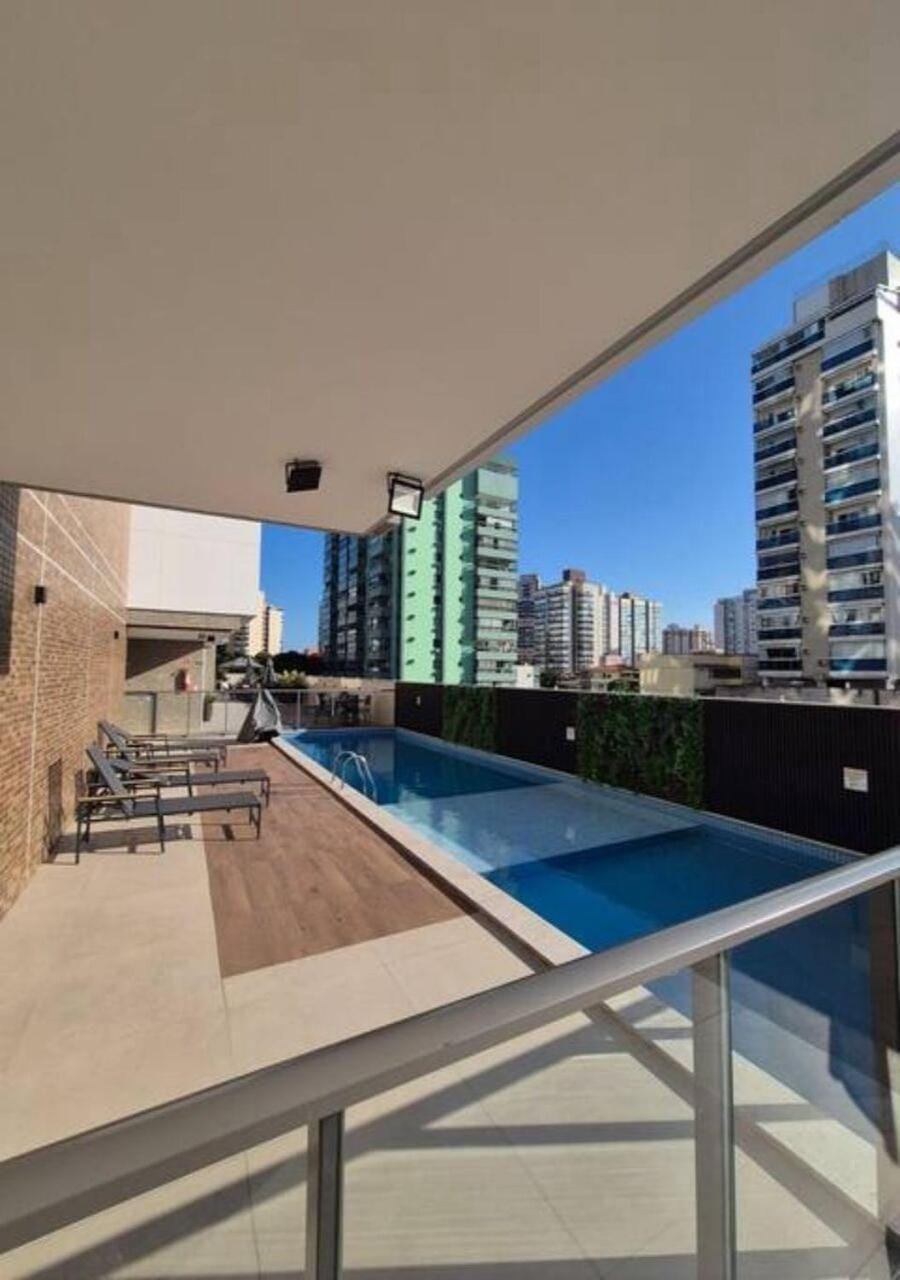 Day, Pool view