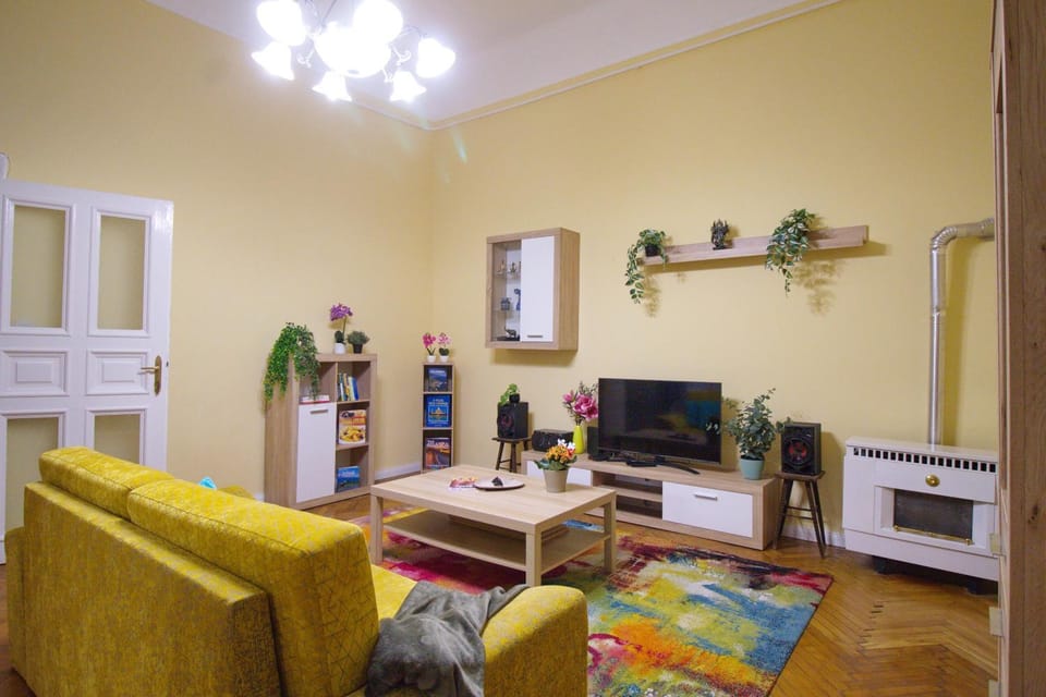 Communal lounge/ TV room, TV and multimedia, Living room, Evening entertainment