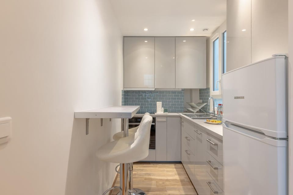 Kitchen or kitchenette, oven, stove