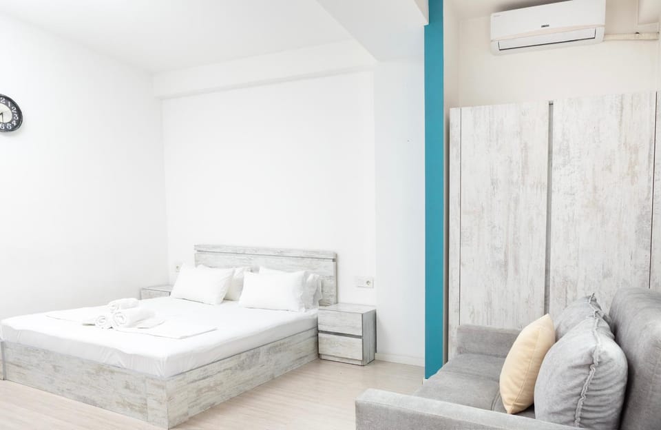 Bed, Photo of the whole room, Bedroom, towels, wardrobe, air conditioner