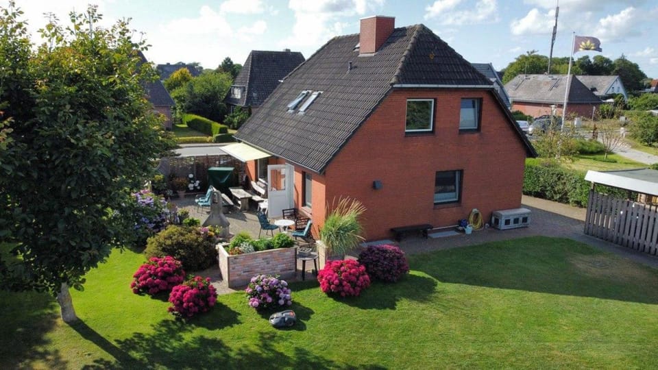 Property building, Garden, Garden view