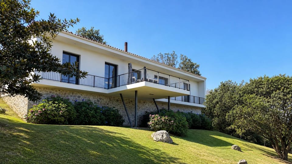 Property building, Garden, Balcony/Terrace, Garden view