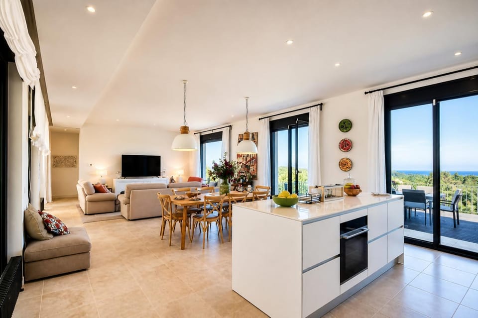 Balcony/Terrace, Kitchen or kitchenette, Living room, Dining area