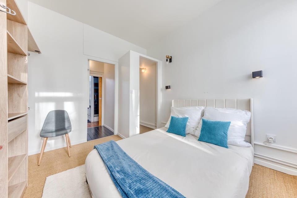 Bed, Photo of the whole room