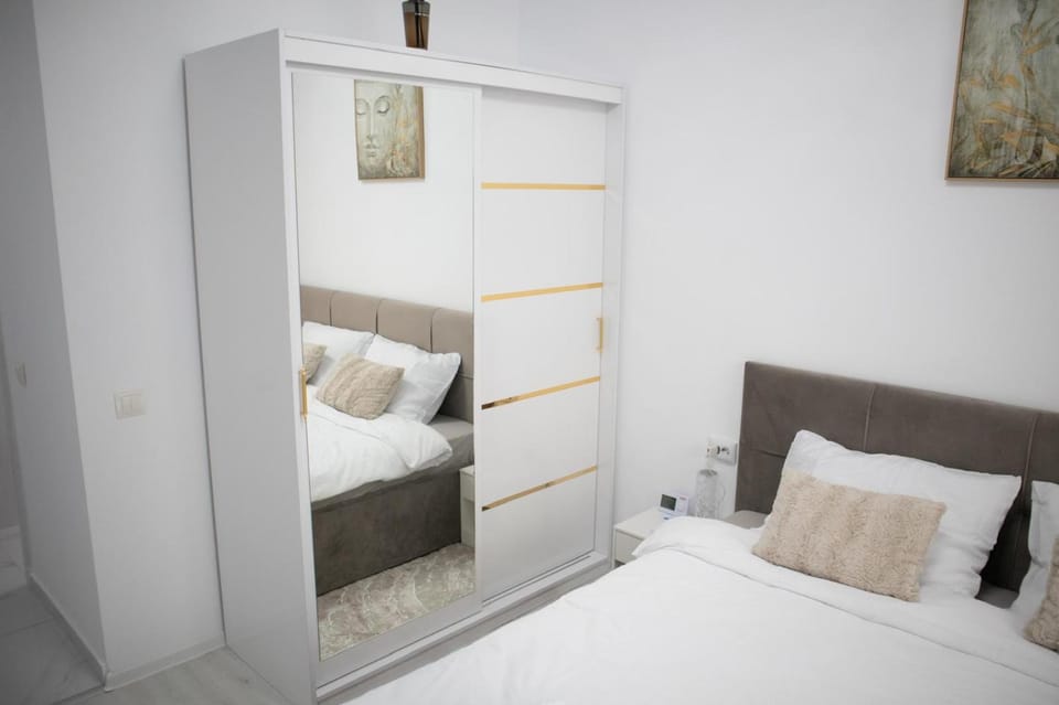 Garsonieră Studio Militari Residence Apartment in Bucharest