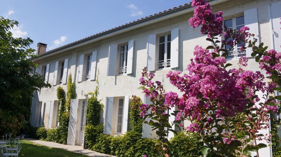 Gîte Avec Piscine La Petite Gironde House in Nouvelle-Aquitaine