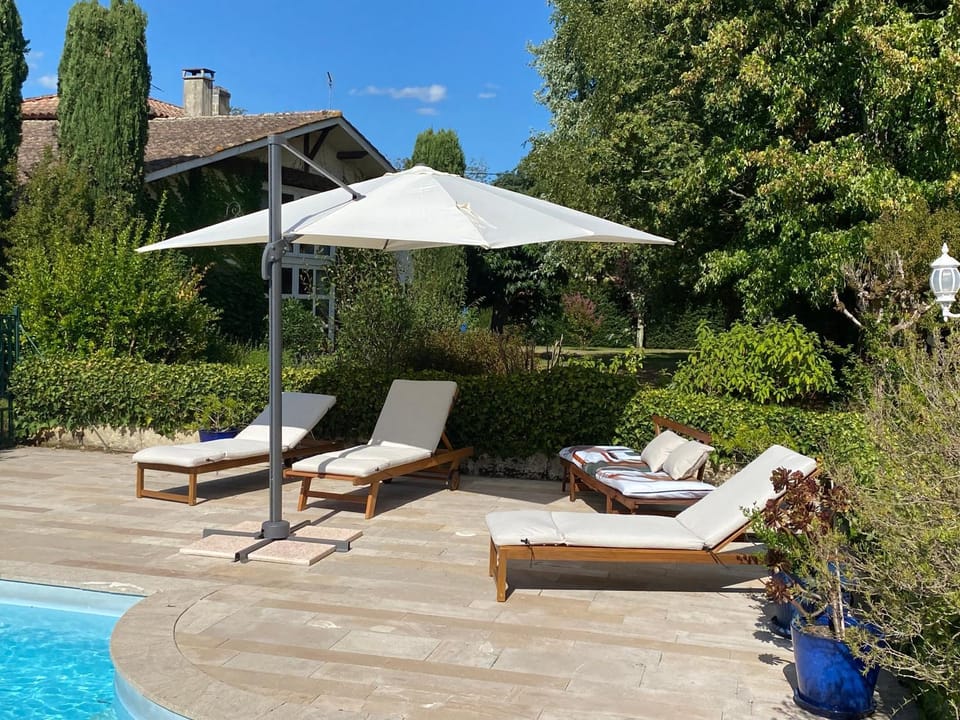 Gîte Avec Piscine La Petite Gironde House in Nouvelle-Aquitaine