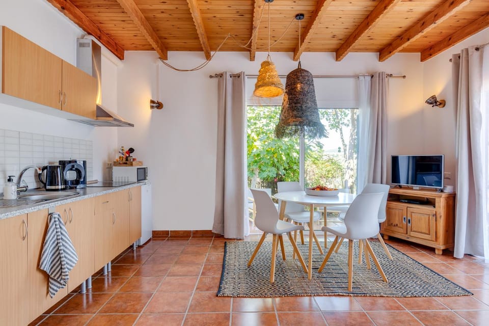 TV and multimedia, Coffee/tea facilities, Kitchen or kitchenette, Dining area