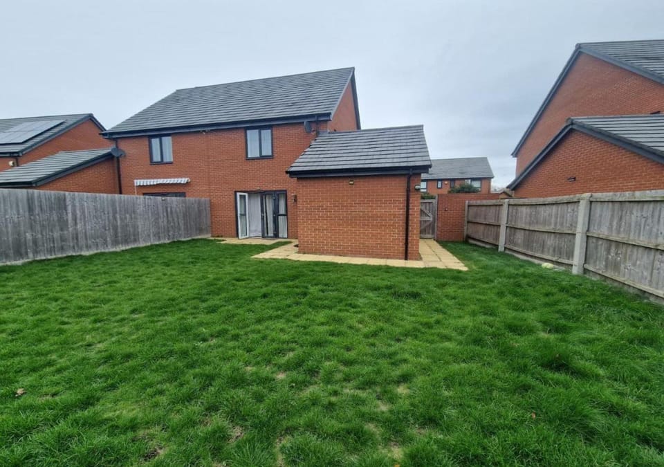 Property building, Day, Natural landscape, Garden, Garden view