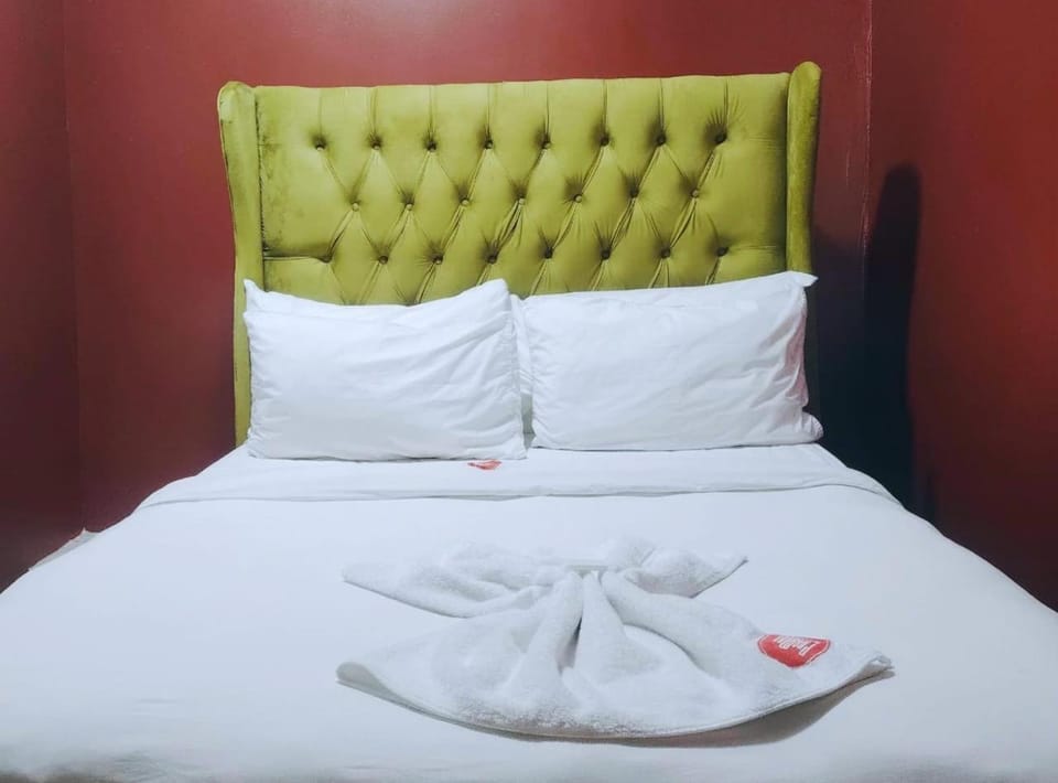 Pro Max Guesthouse Goodwood Bed and Breakfast in Cape Town