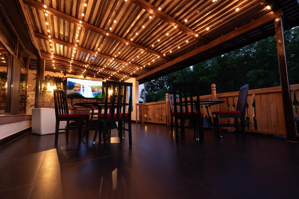 Balcony/Terrace, Seating area, Dining area, Evening entertainment